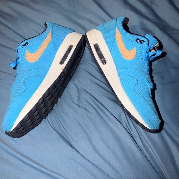Corduroy Nike Air Max in Sky Blue and Tsn - Picture 2 of 6